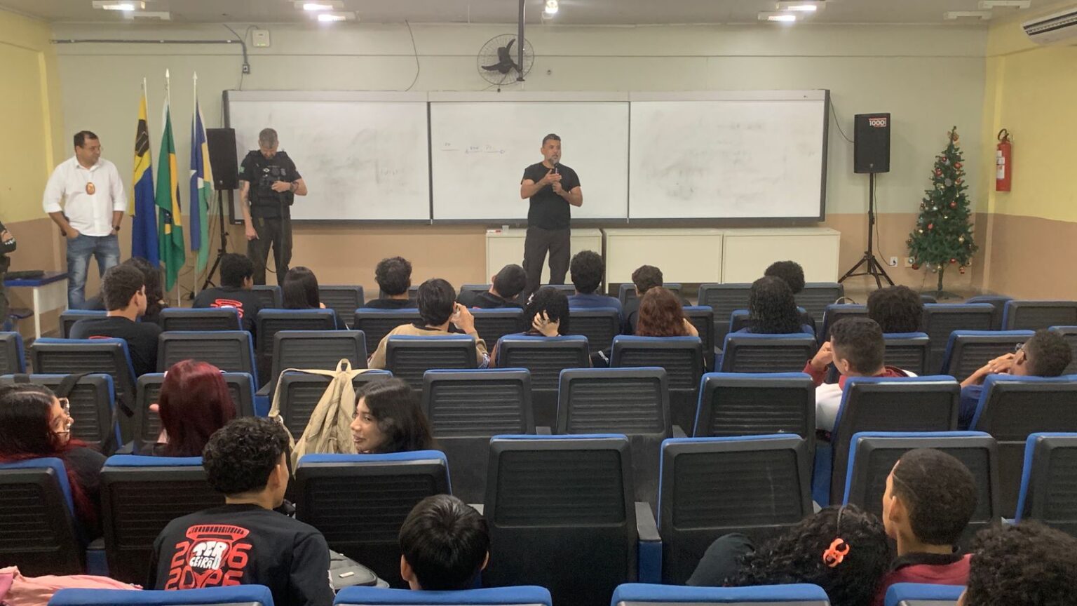 POLÍCIA CIVIL REALIZA AÇÃO EDUCATIVA SOBRE PREVENÇÃO AO NARCOTRÁFICO EM ESCOLA DA CAPITAL